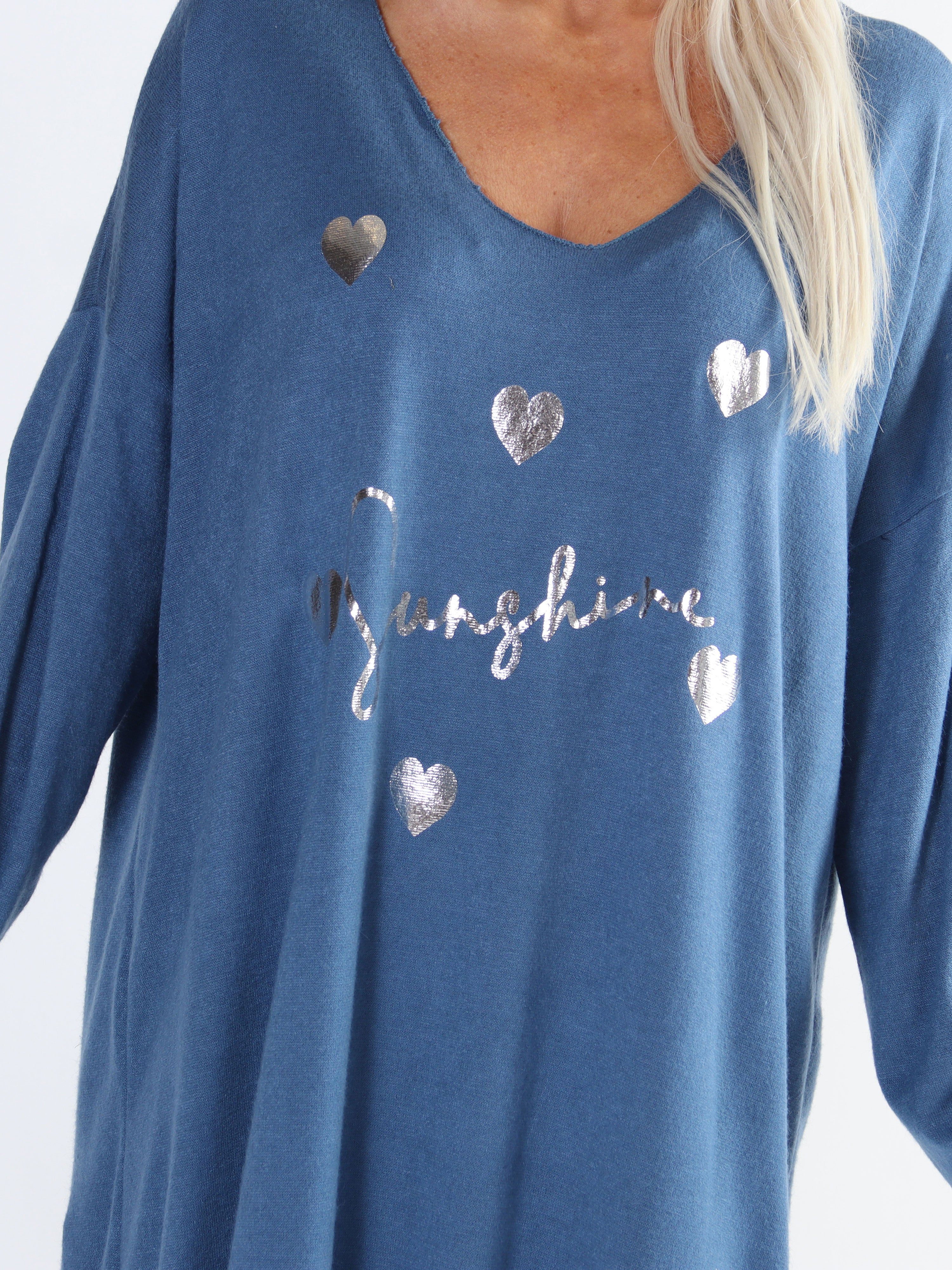 Lucia - Plus size kjole i viskose med print af sølv hjerter og skrift